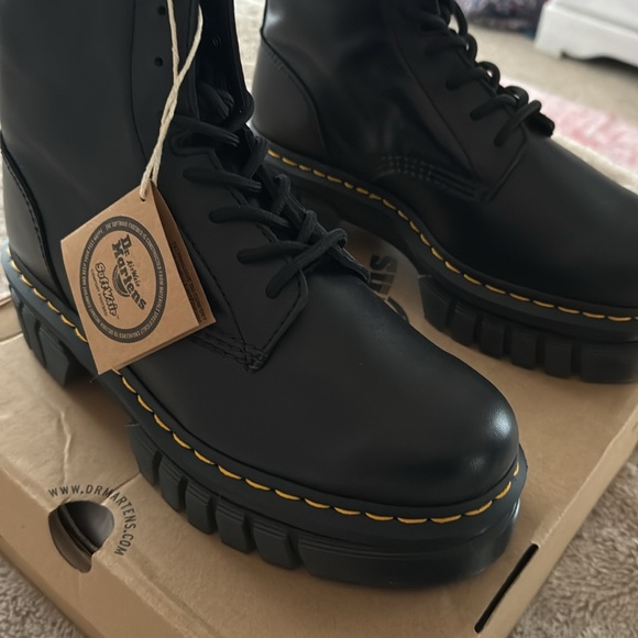 Dr. Marten Audrick 8 Eye Boot - Picture 3 of 10